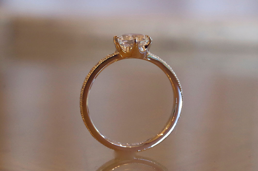 フルオーダーメイドの制作事例・ムーンストーンの婚約指輪 | 結婚指輪 