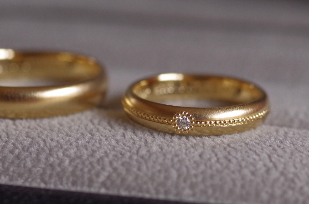 フルオーダーメイドの制作事例・リング中央にミルを入れた結婚指輪 