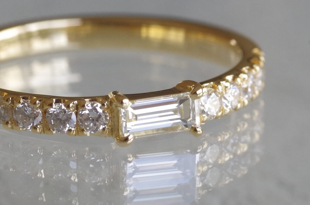 バゲットカットダイヤの婚約指輪