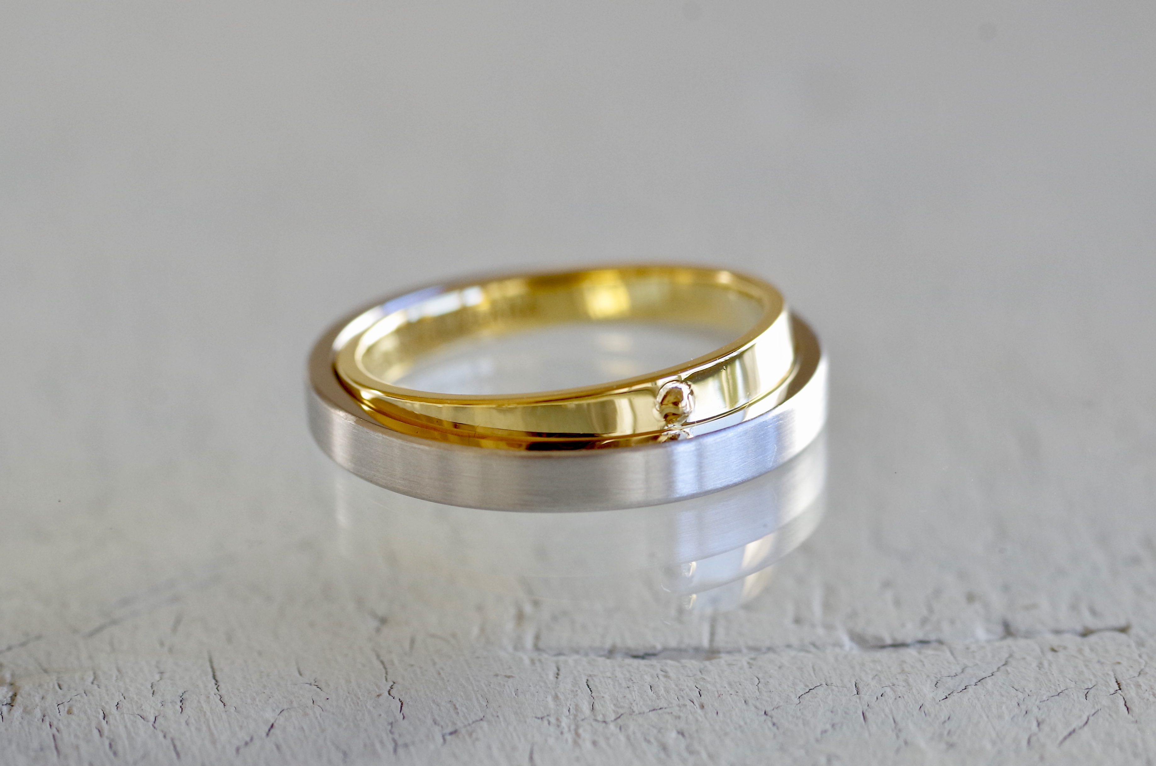 2本が重なる結婚指輪