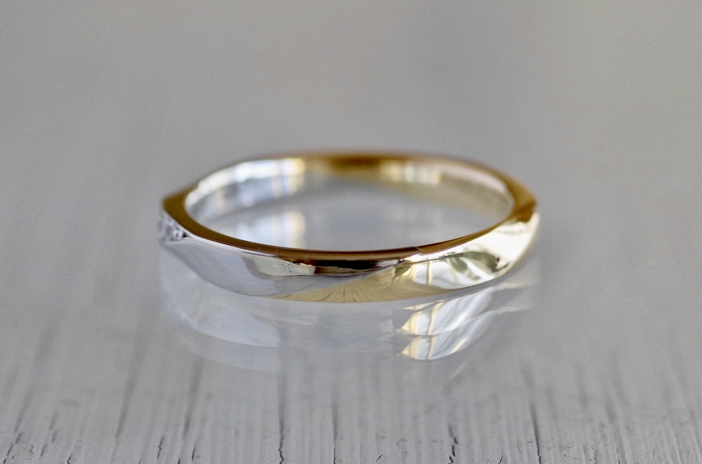 ２色の金属を使用したオーダーメイドの結婚指輪