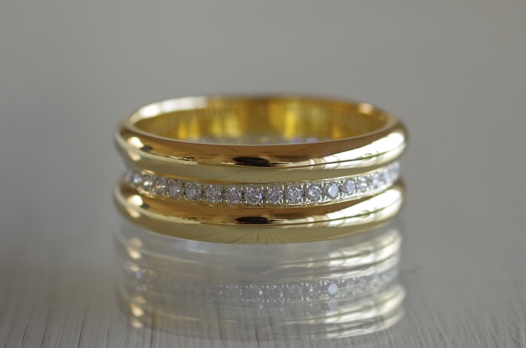 ２色の金属を使ったボリュームのあるフルオーダー結婚指輪