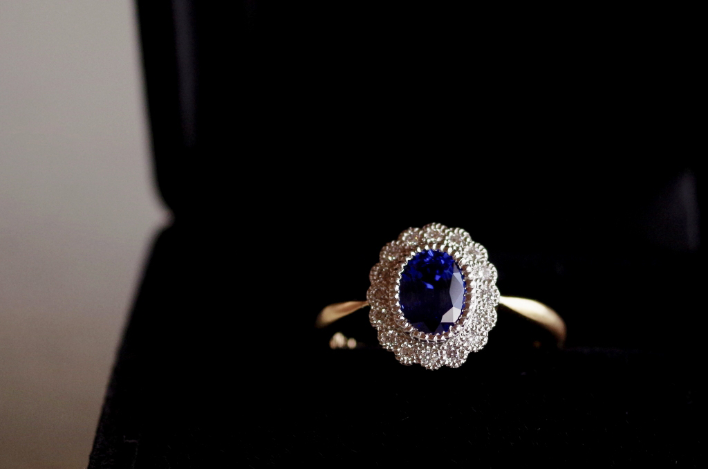 婚約指輪　オーダーメイド　サファイアの婚約指輪