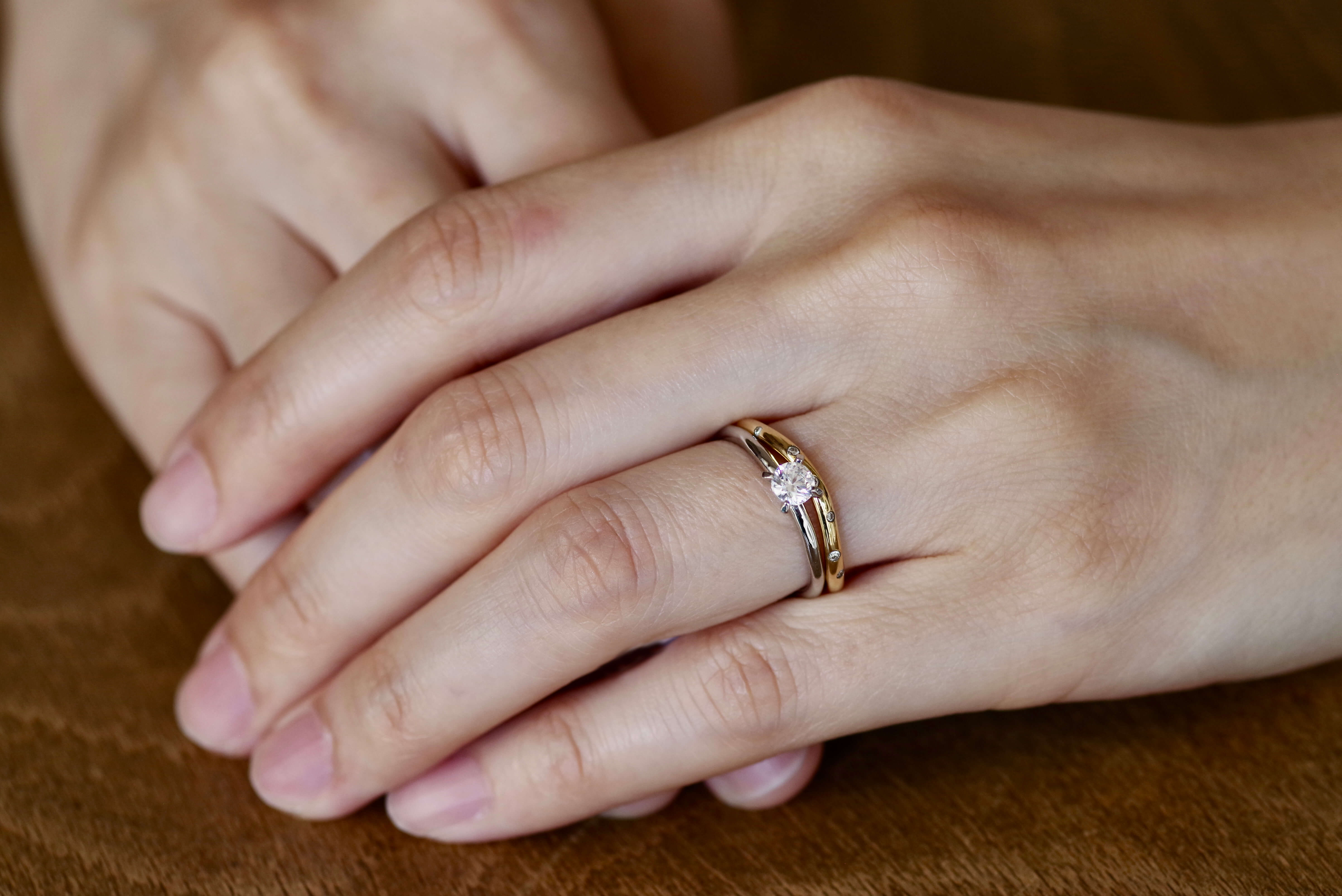 ソリティア　カーブ　重ね付け　オーダーメイド　結婚指輪　婚約指輪