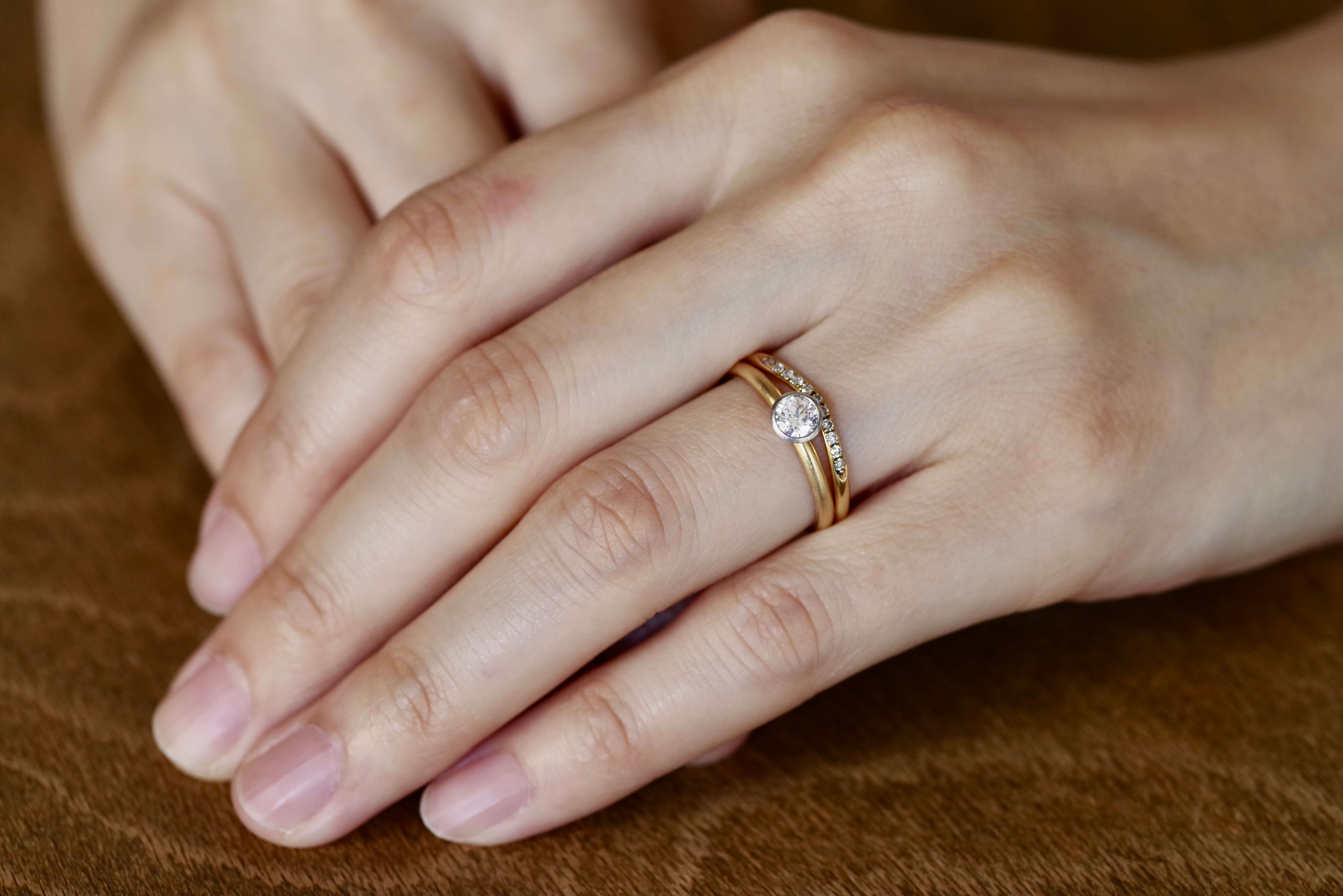 ソリティア　V字　重ね付け　オーダーメイド　結婚指輪　婚約指輪