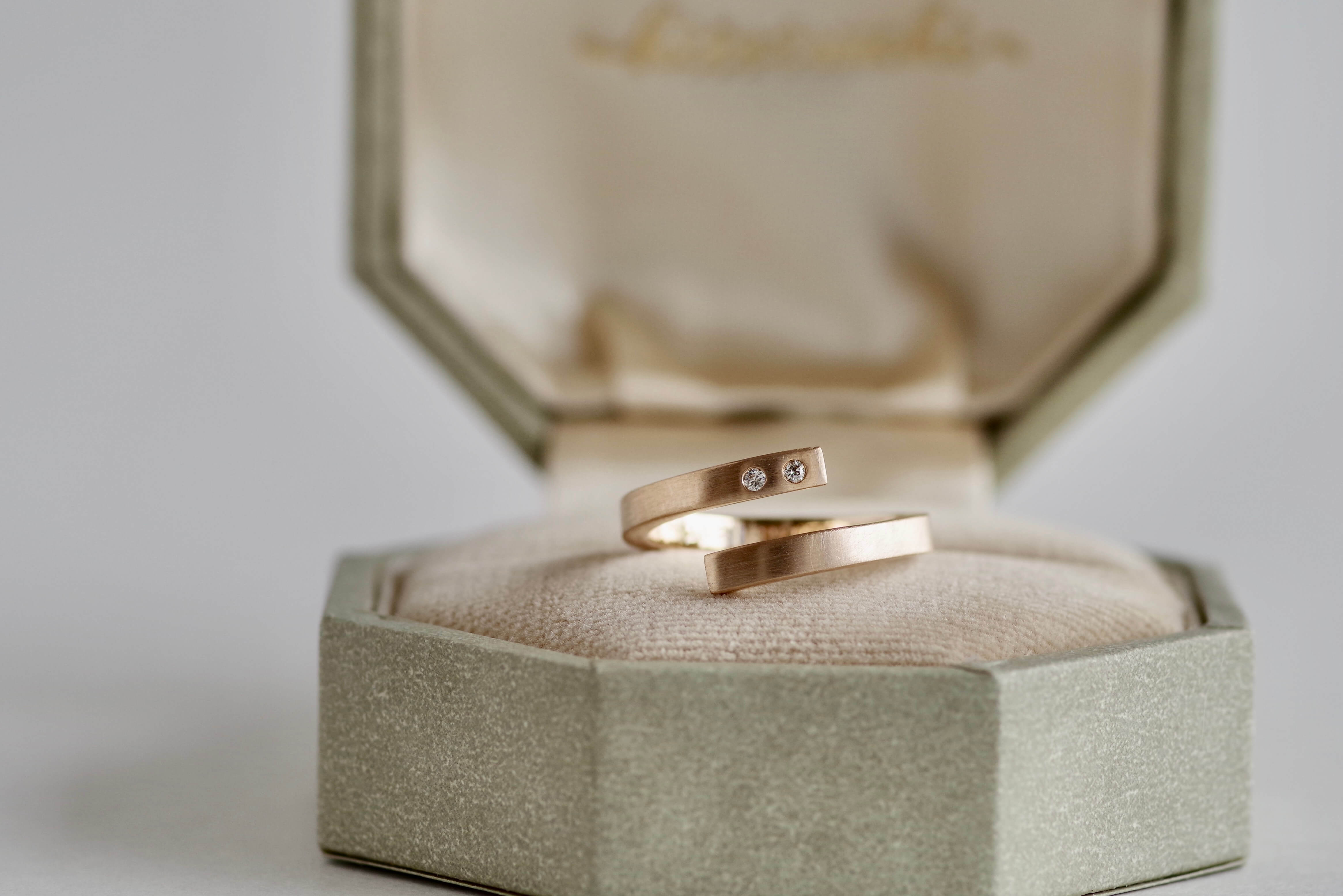 婚約指輪　オーダーメイド　個性的な形