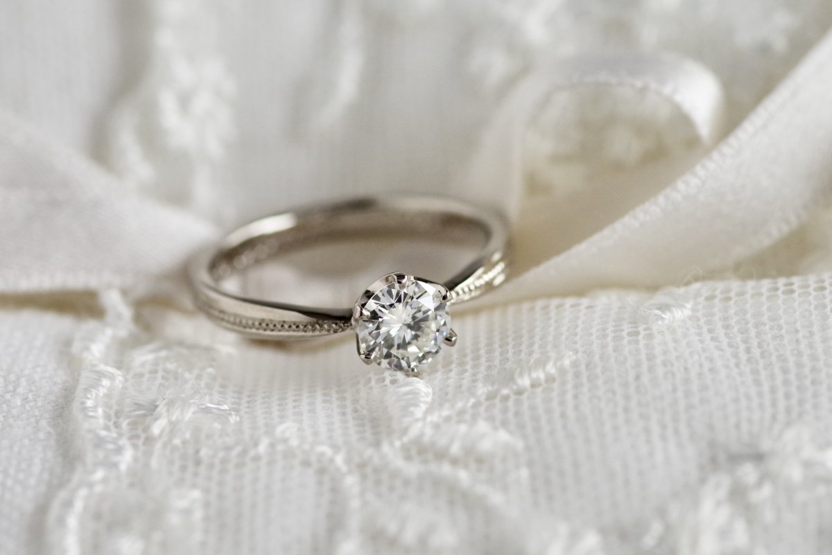 世代を越え生まれ変わったダイヤモンドの婚約指輪