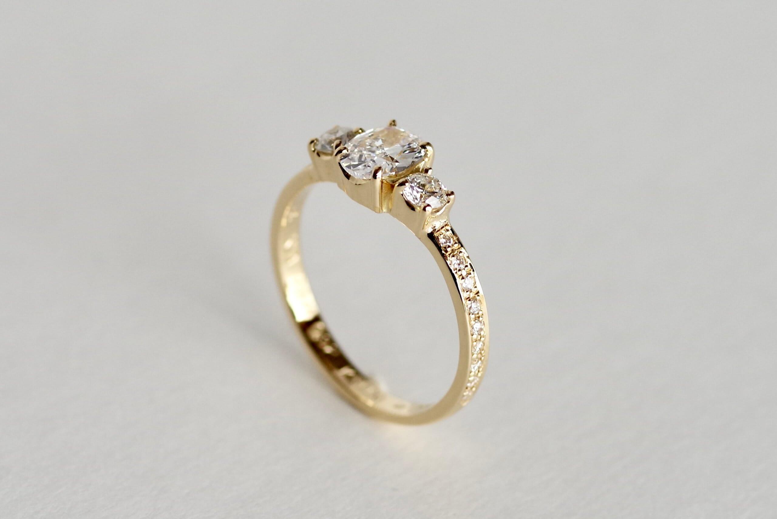 婚約指輪　オーダーメイド オーバルカットダイヤモンド