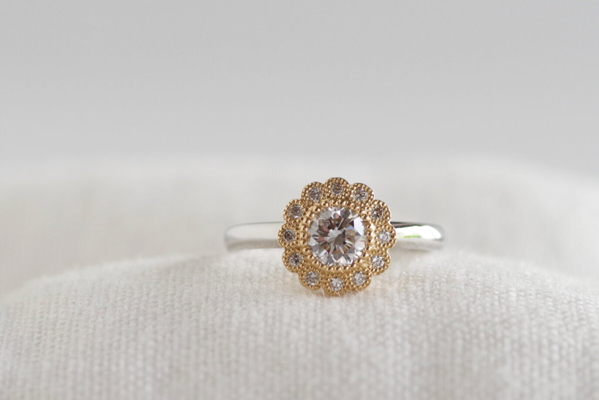 大きなヘイローの婚約指輪