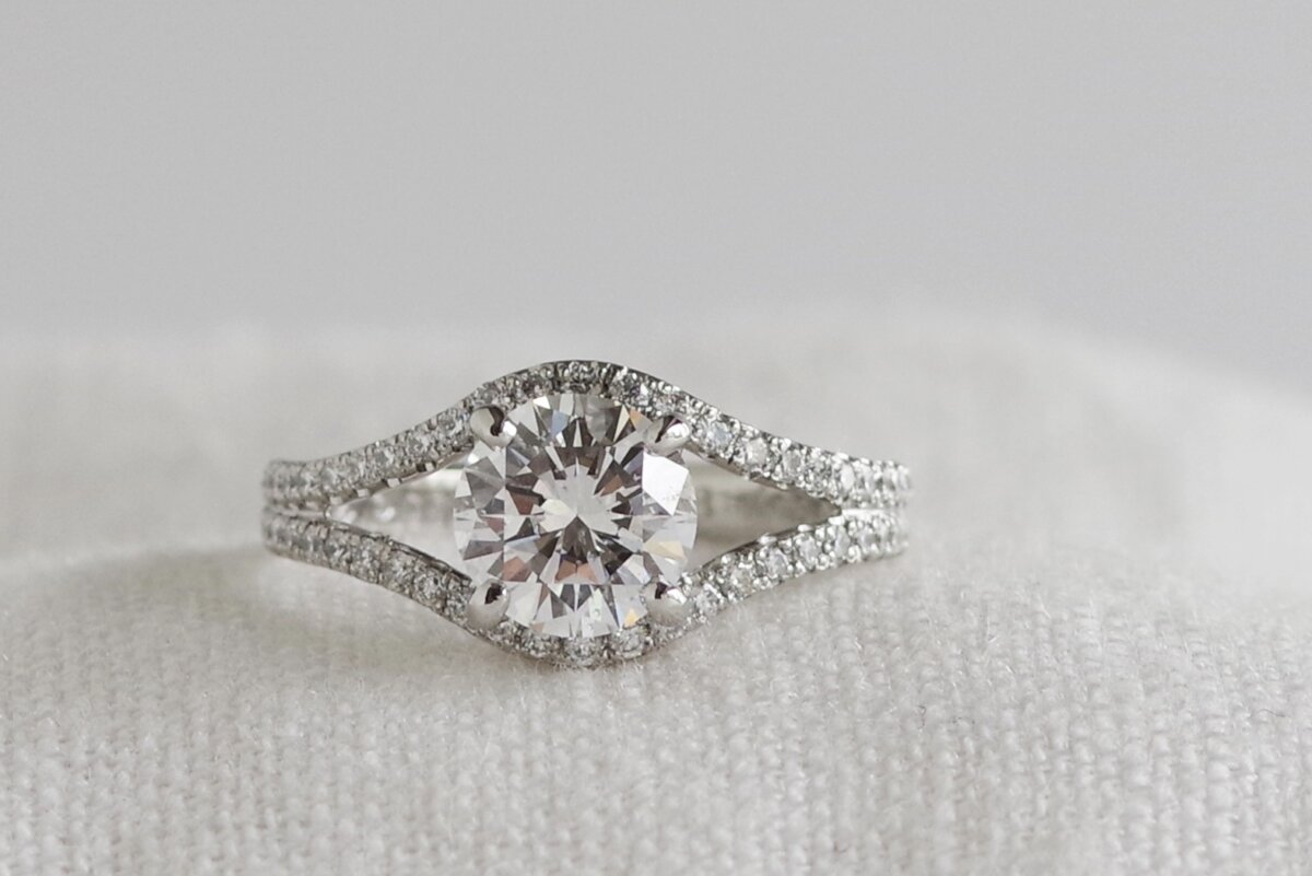 1カラットダイヤモンドの婚約指輪