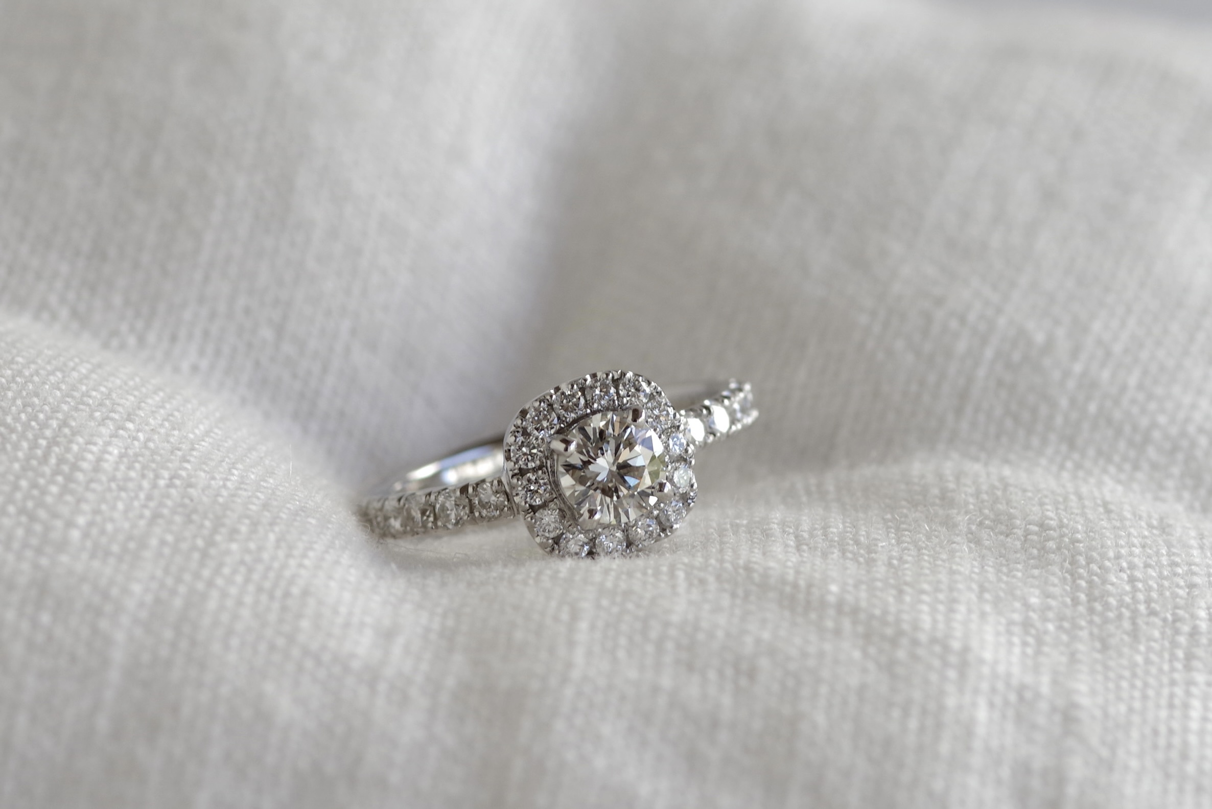 婚約指輪　オーダーメイド　クッション型