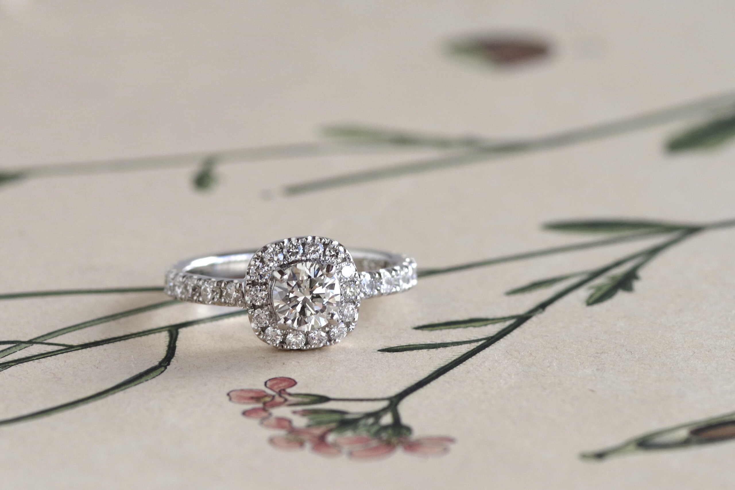 婚約指輪　オーダーメイド　クッション型