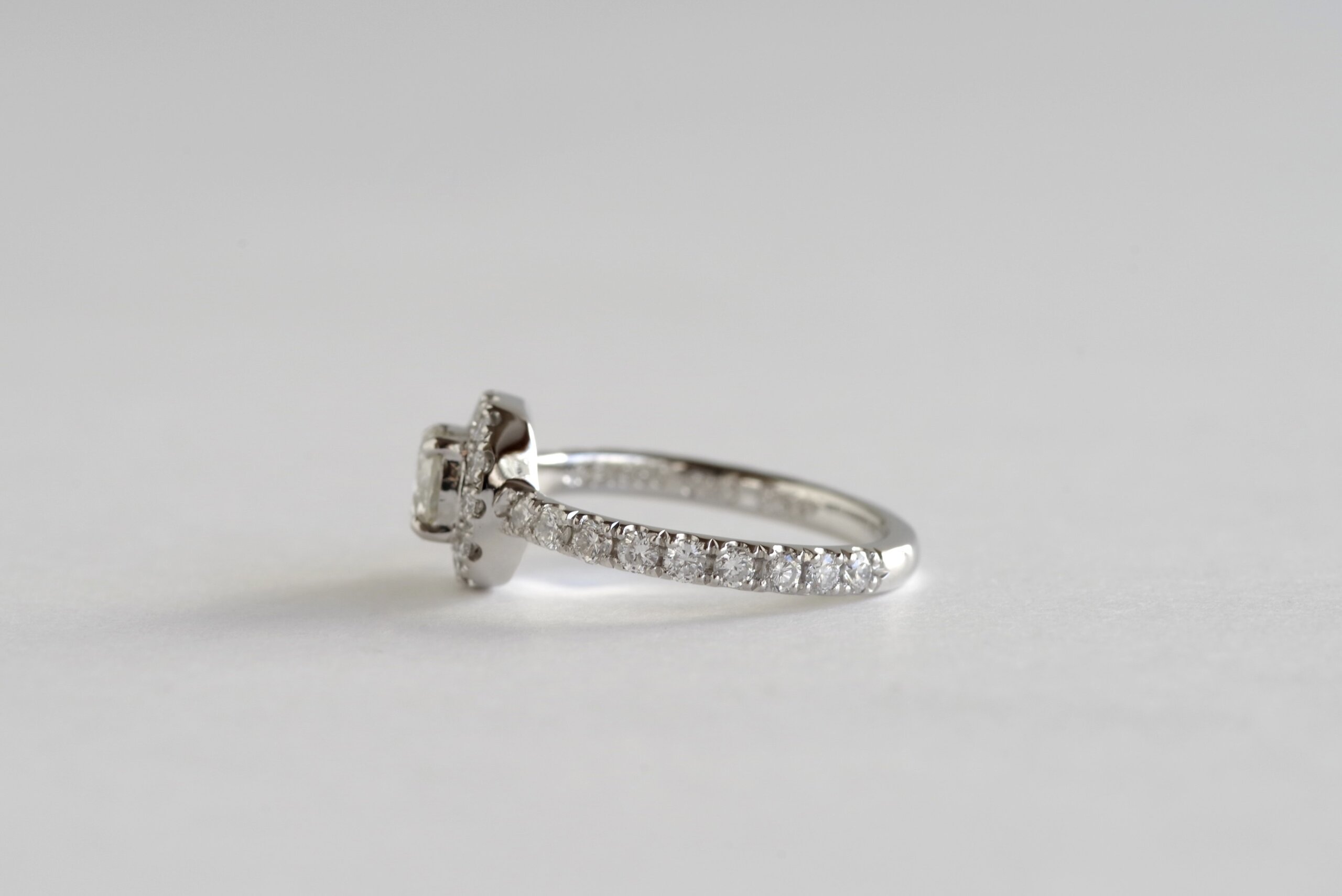 婚約指輪　オーダーメイド　クッション型