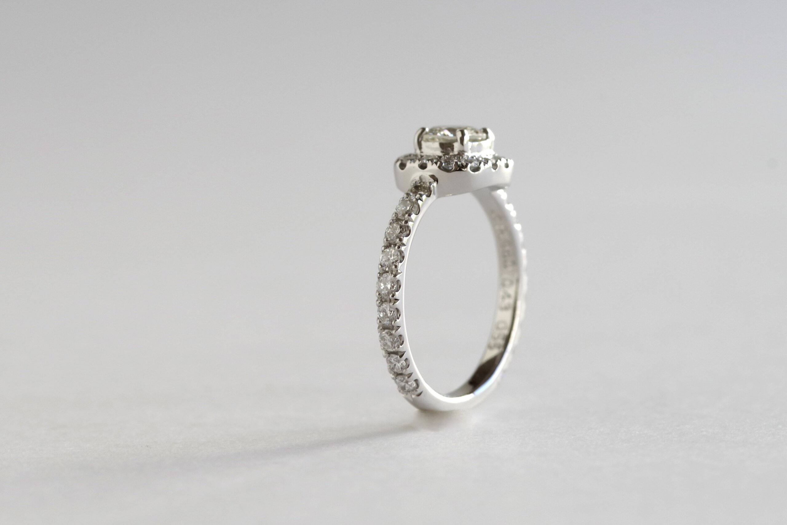 婚約指輪　オーダーメイド　クッション型