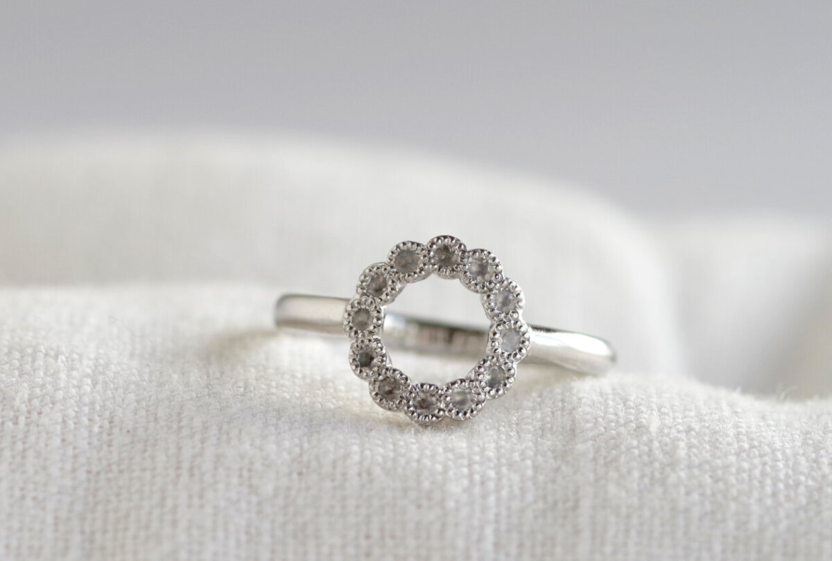 お子様の小指サイズのママリング