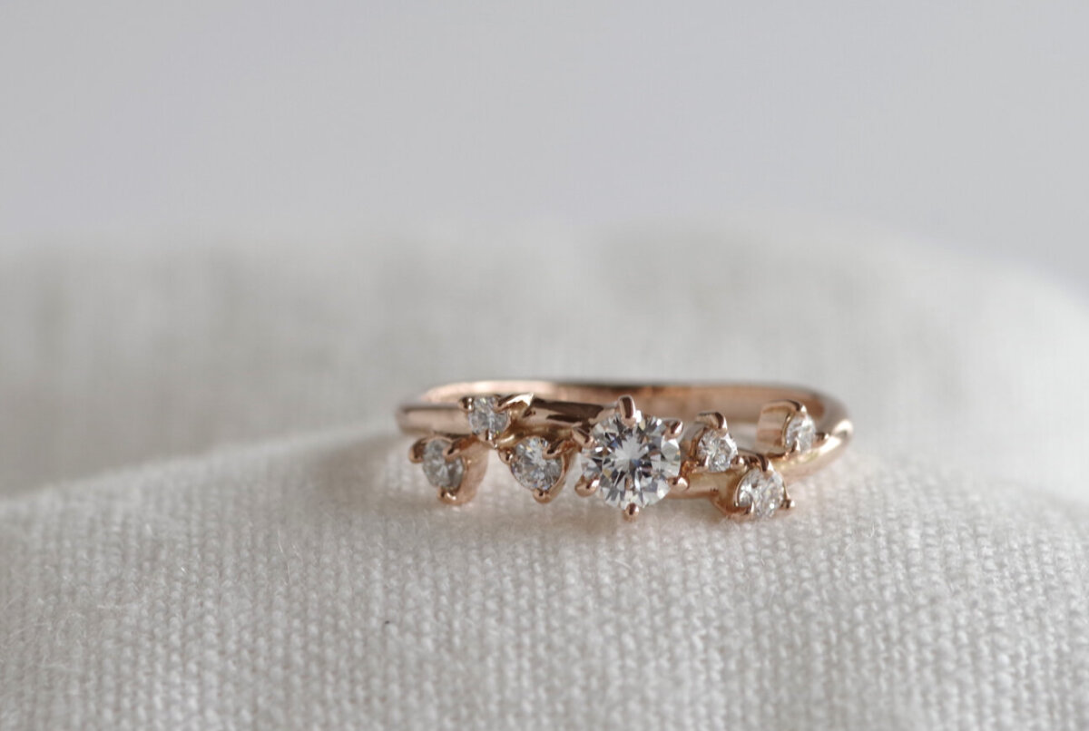 かすみ草の婚約指輪