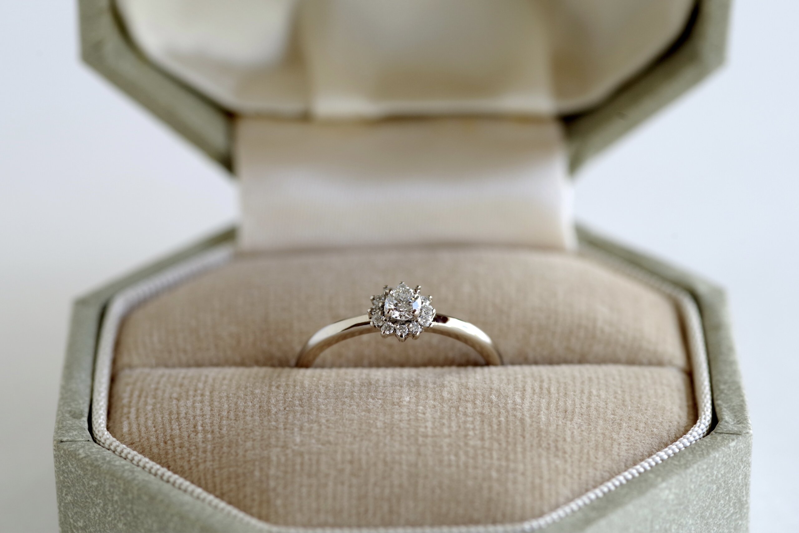 婚約指輪　オーダーメイド ヘイローデザイン